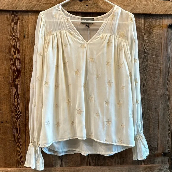 Woman’s blouse - Picture 1 of 7